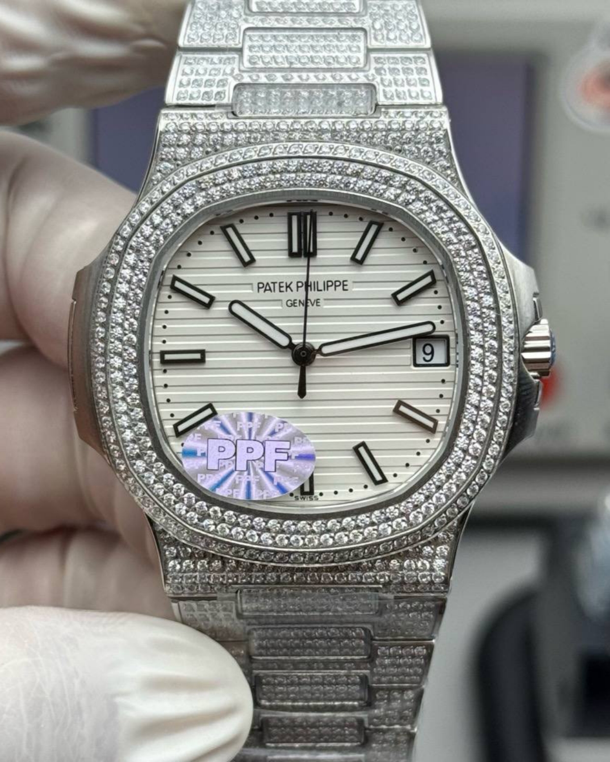 Patek Philippe Nautilus Iced-Out White Dial Replica – 40mm Diamond Watch